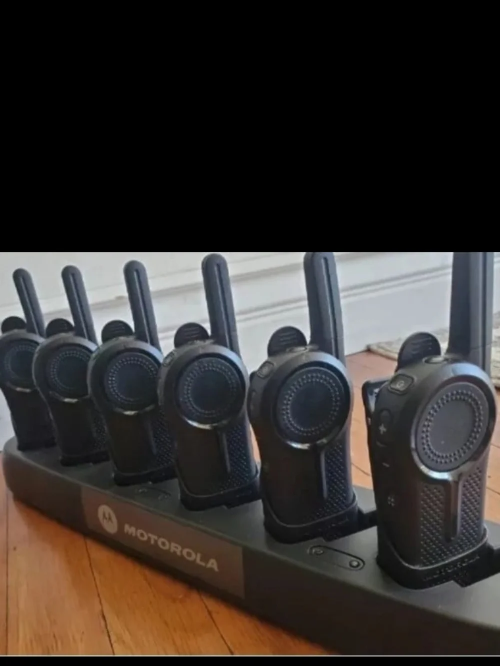 6 Motorola DLR 1020 900MHz black handheld radios and 1 charging base